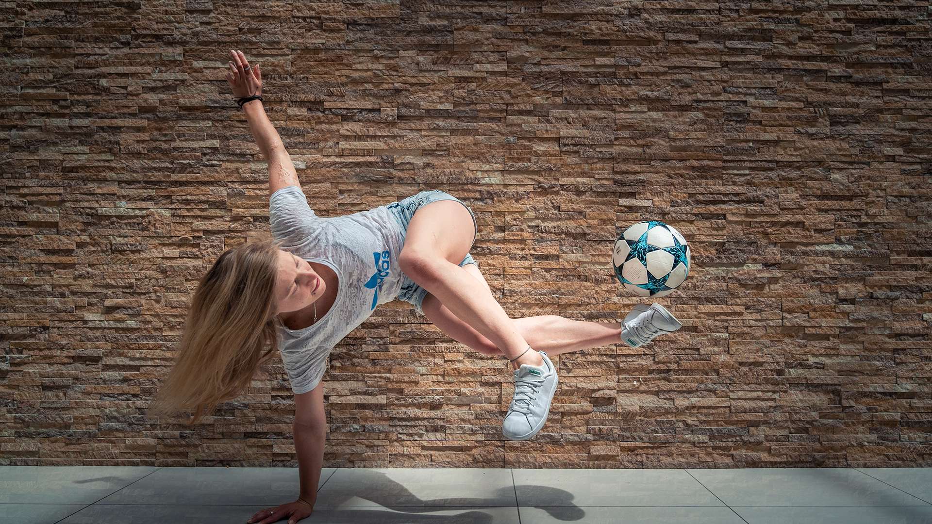 赛场上更有 赛场上更有